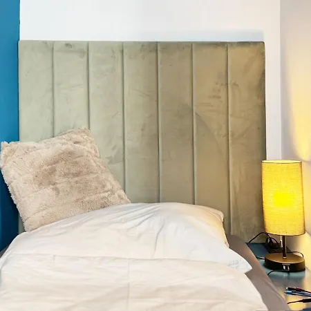 Platanenblick In An Der Elbe *