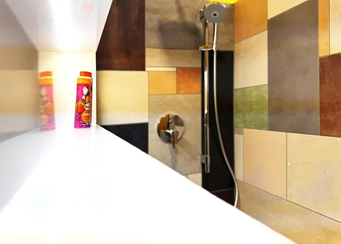 Platanenblick In An Der Elbe Schönebeck