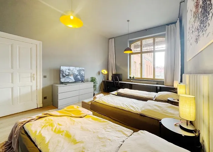 Platanenblick In An Der Elbe Schönebeck