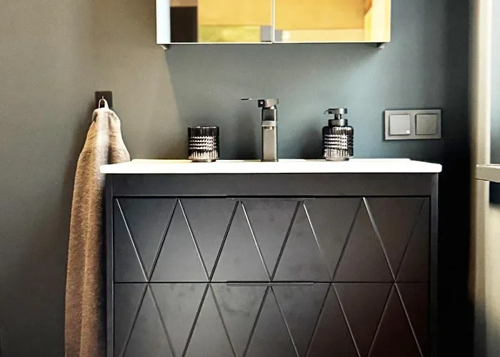 Platanenblick In An Der Elbe *