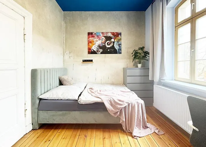 Platanenblick In An Der Elbe *