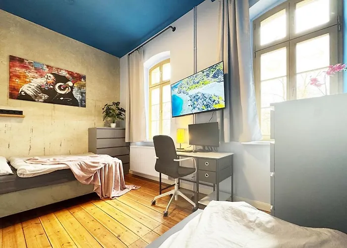 Platanenblick In An Der Elbe Schönebeck