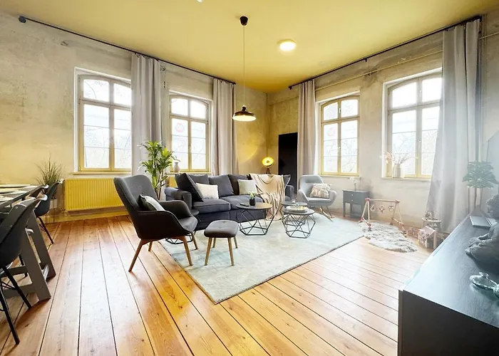 Platanenblick In An Der Elbe *